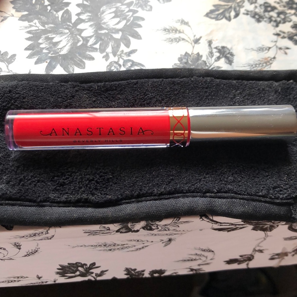 Anastasia Beverly Hills liquid lipstick